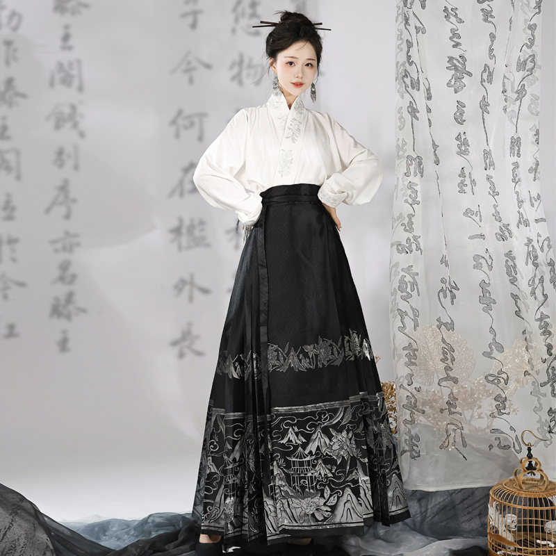 Snow lotus weaving silver Horse Face Skirt, versatile for festivals